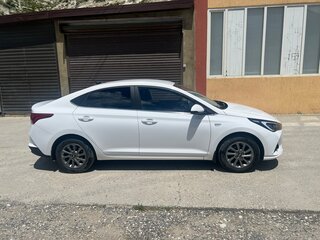 2021 Hyundai Solaris II Рестайлинг, белый, 1550000 рублей, вид 4