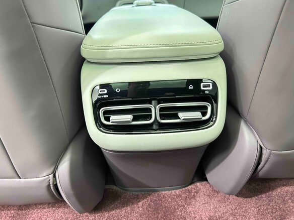 2025 Changan Qiyuan A06 28.39 kWh, серебристый, 2650000 рублей - вид 13