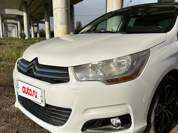 2012 Citroen C4 II, белый, 700000 рублей - вид 1