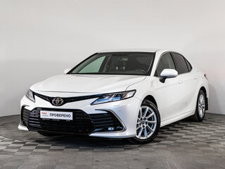2021 Toyota Camry VIII (XV70) Рестайлинг, белый, 2699000 рублей, вид 1
