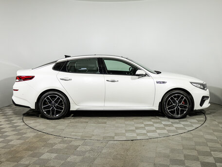 2019 Kia Optima IV Рестайлинг, белый, 2069700 рублей, вид 4