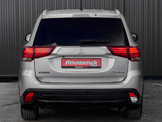2016 Mitsubishi Outlander III Рестайлинг 2, серебристый, 1999000 рублей, вид 5