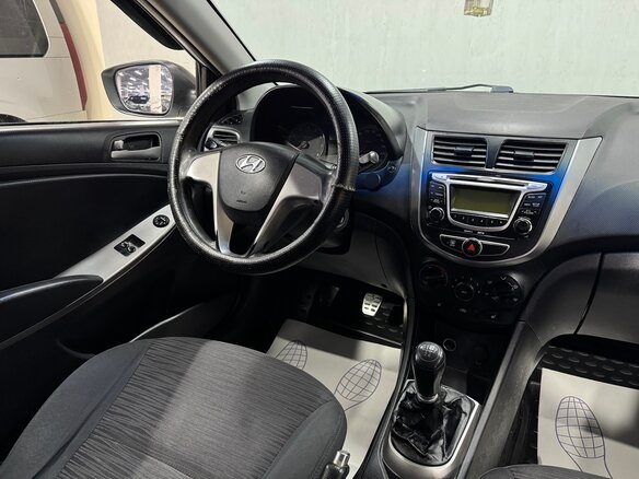2014 Hyundai Solaris I Рестайлинг, белый, 650000 рублей - вид 9