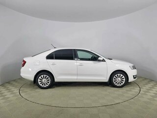 2017 Skoda Rapid I Рестайлинг, белый, 939000 рублей, вид 4