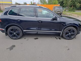 2017 Volkswagen Touareg II Рестайлинг, чёрный, 3200000 рублей, вид 3