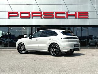 2026 Porsche Cayenne III Рестайлинг, серый, 19700000 рублей, вид 3