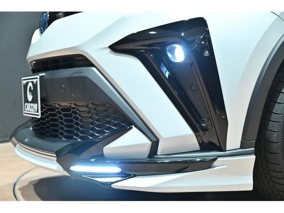 2023 Toyota C-HR I Рестайлинг, белый - вид 3