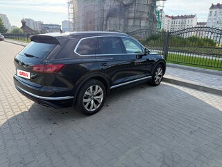 2018 Volkswagen Touareg III, чёрный, 4490000 рублей, вид 5