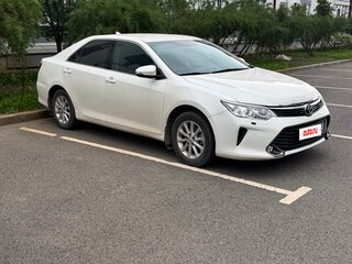 2017 Toyota Camry VII (XV50) Рестайлинг 2, белый, 2300000 рублей, вид 3