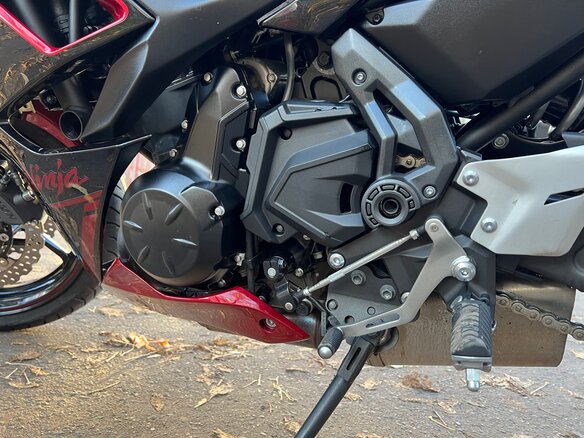 2021 Kawasaki ER-6F (Ninja 650R), красный, 825000 рублей - вид 14