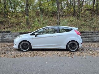 2012 Ford Fiesta Mk6, белый, 900000 рублей, вид 3