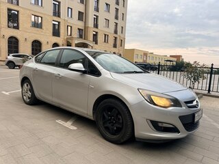 2013 Opel Astra J Рестайлинг, серебристый, 600000 рублей, вид 3