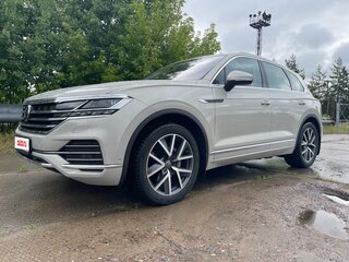 2022 Volkswagen Touareg III, бежевый, 7300000 рублей, вид 1