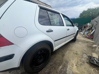 2002 Volkswagen Golf IV, белый, 225000 рублей, вид 3