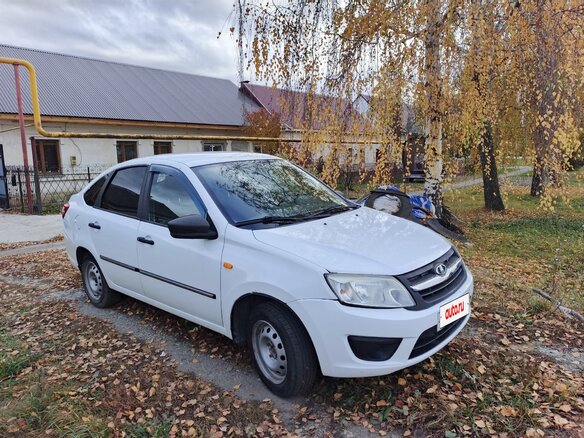 2016 Lada (ВАЗ) Granta I, белый, 300000 рублей - вид 1