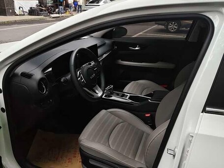 2023 Kia K3 II (China Market) Рестайлинг, белый, 1599999 рублей, вид 5