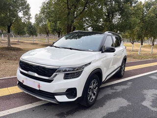 2023 Kia KX3, белый, 1800000 рублей, вид 1