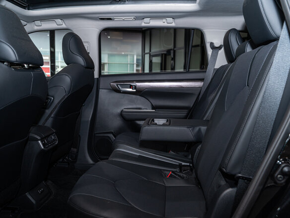 2026 Toyota Highlander IV (XU70), чёрный - вид 13