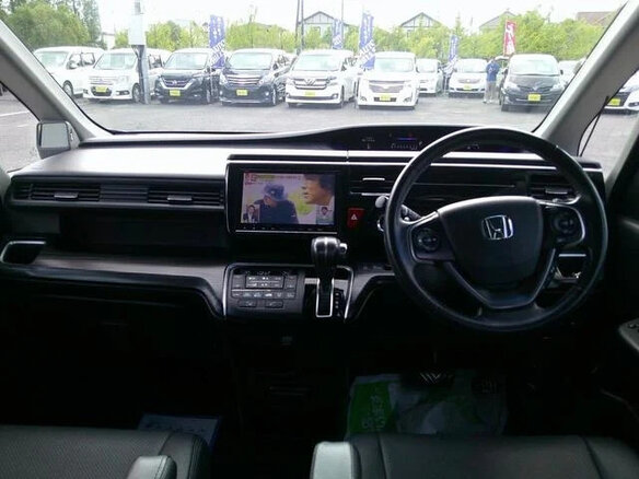 2017 Honda Stepwgn Spada V, белый, 1470000 рублей - вид 9
