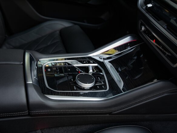 2025 BMW X6 40i III (G06) Рестайлинг, чёрный, 11350000 рублей - вид 18