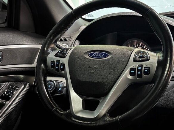 2014 Ford Explorer Sport V, чёрный, 1500000 рублей - вид 9