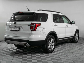 2018 Ford Explorer V Рестайлинг, белый, 2687000 рублей, вид 4