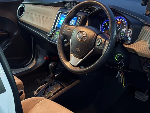 2015 Toyota Corolla Axio XI (E160, E170, E180), белый, 1100000 рублей - вид 14