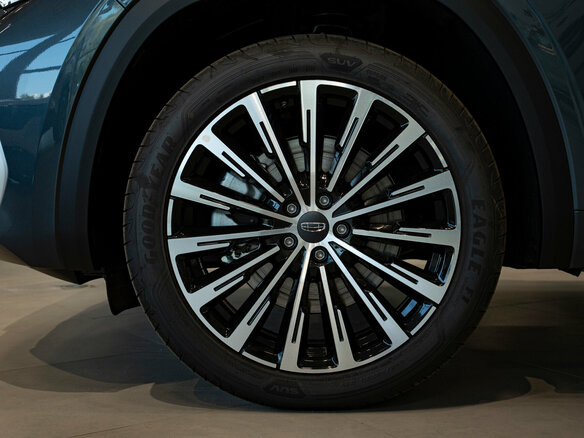 2026 Geely Monjaro I Рестайлинг, серый, 4599990 рублей - вид 15
