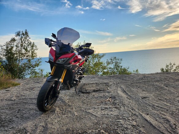 2015 Yamaha MT-09 Tracer (FJ-09), пурпурный, 850000 рублей - вид 17