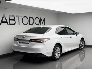 2020 Toyota Camry VIII (XV70), белый, 2472000 рублей, вид 4