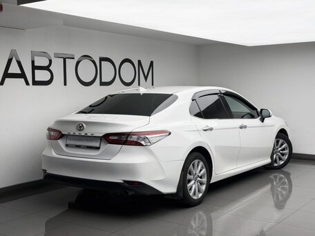 2020 Toyota Camry VIII (XV70), белый, 2472000 рублей, вид 4