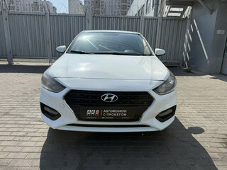 2017 Hyundai Solaris II, белый, 825000 рублей, вид 2