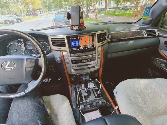 2015 Lexus LX 570 III Рестайлинг, белый, 5150000 рублей - вид 5