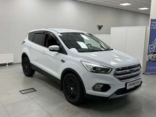 2017 Ford Kuga II Рестайлинг, белый, 1770000 рублей, вид 3