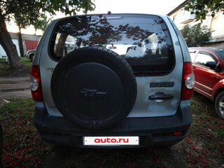 2010 Chevrolet Niva I Рестайлинг, серебристый, 230000 рублей, вид 5