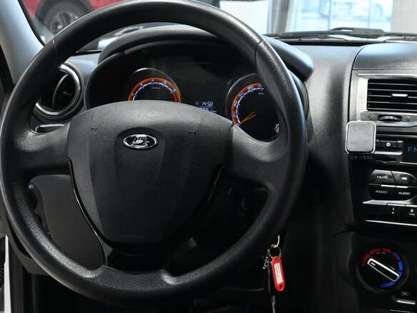 2022 Lada (ВАЗ) Granta Cross I Рестайлинг, белый, 629000 рублей - вид 9