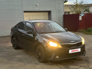 2021 Kia Rio IV Рестайлинг, чёрный, 1615000 рублей, вид 3