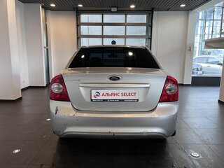 2011 Ford Focus II Рестайлинг, серебристый, 400000 рублей, вид 4