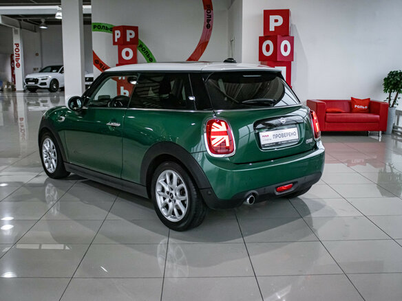 2020 Mini Hatch Cooper III (F55/F56) Рестайлинг, зелёный, 2625000 рублей - вид 5