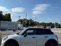 2019 Mini Hatch Cooper III (F55/F56) Рестайлинг, серебристый, 1850000 рублей - вид 3