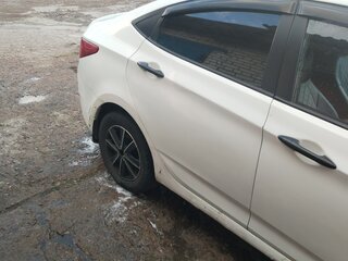 2015 Hyundai Solaris I Рестайлинг, белый, 420000 рублей, вид 4
