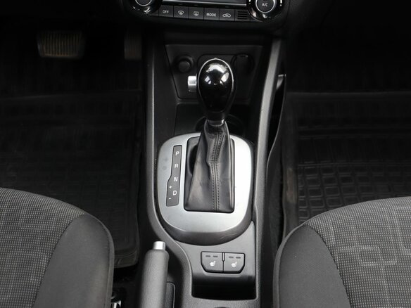 2015 Kia Rio III Рестайлинг, серебристый - вид 17