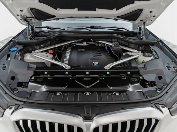 2025 BMW X5 40i IV (G05/G18) Рестайлинг, белый - вид 37