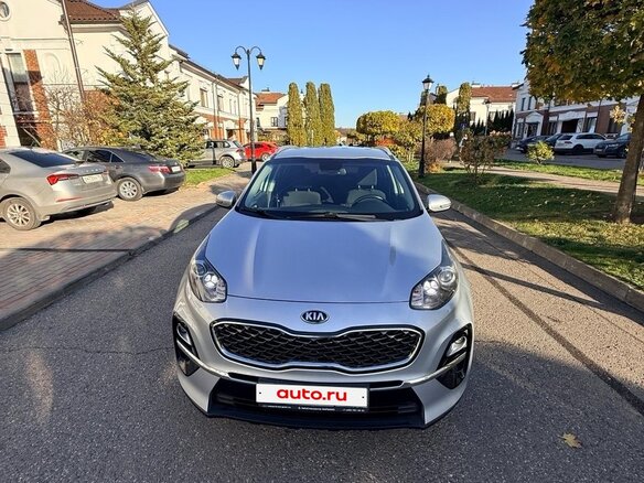 2019 Kia Sportage IV Рестайлинг, серебристый, 2350000 рублей - вид 1