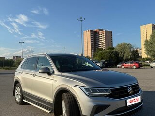 2021 Volkswagen Tiguan II Рестайлинг, серебристый, 2850000 рублей, вид 3