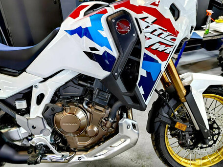 2025 Honda CRF 1100L Africa Twin, белый, 2375000 рублей, вид 3
