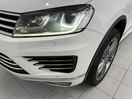 2017 Volkswagen Touareg II Рестайлинг, белый, 3095000 рублей, вид 5