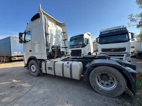 2010 Volvo FH, белый, 2970000 рублей, вид 2