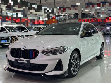 2023 BMW 1 серии 120i III (F52) Рестайлинг, белый, 1450000 рублей, вид 2