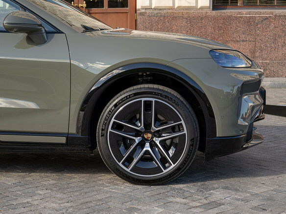 2026 Porsche Cayenne Electric IV, зелёный - вид 9